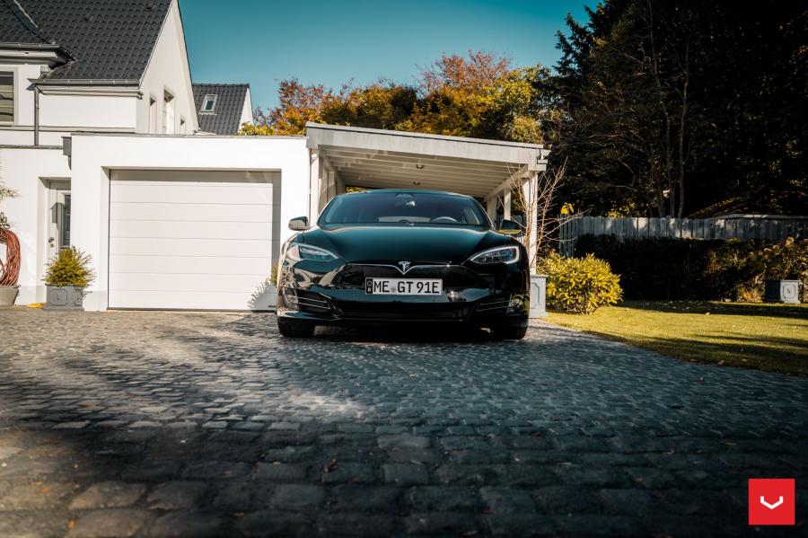  Tesla Model S on Vossen Wheels (VFS-2) 2018 года  (фото 19 из 43)